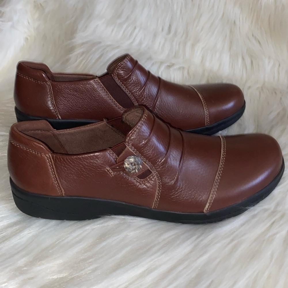 2 for $60 Clarks Shoes Women’s Size 9.5 Clarks CHEYN INCA Loafers Leather